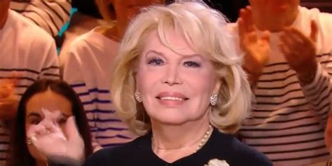 Cétait Un Bon Amant Quand Léa Salamé Questionne Amanda Lear Sur Sa