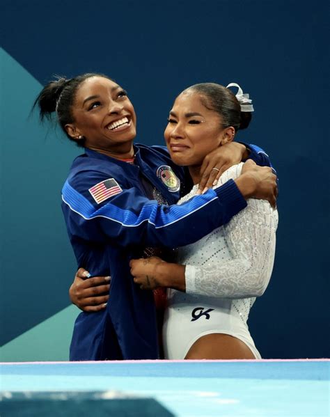 Simone Biles sends heartfelt 'keep your chin up' message to Team USA ...