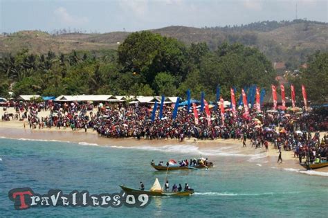 Larung Sesaji Pantai Tambakrejo Blitar D Travellers