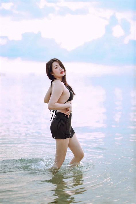 185 Ảnh Yaya Trương Nhi Sexy Khoe Mặc Bikini Bốc Lửa Genz Relax