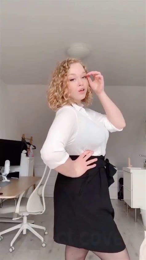 Sarah Calanthe Hot Masturbate Video By Nude Girl From Onlyfans And