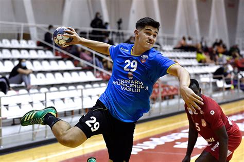 Handbal Debut Infernal Pentru Csm Vaslui Vremea Noua Liderul