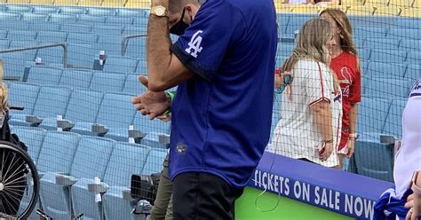 Jaime Camil cantó el himno de Estados Unidos en partido de Dodgers vs