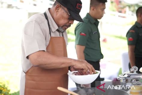 Gubernur Maluku Ikut Lomba Memasak Ikan Semarakkan HUT Provinsi