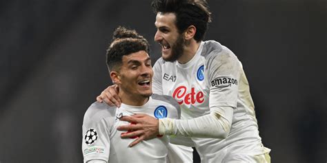 Ligue Des Champions Naples D J Un Pied En Quart Apr S Sa Victoire