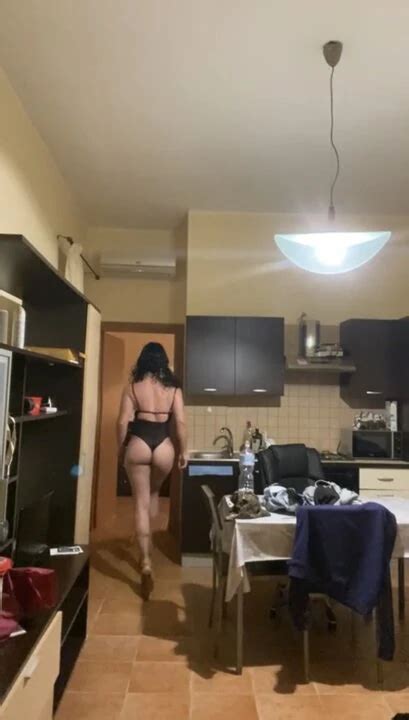 Crossdresser Walks With Big Ass Italian Gay Amateur Porn XHamster