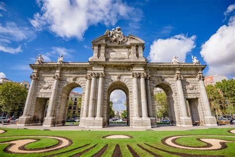 Las entradas para visitar la puerta de Alcalá desde su cornisa se