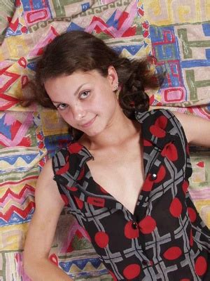 Sexy Hairy Pussy Cute Pornstar Acting Sexy In Front Of XXX Dessert