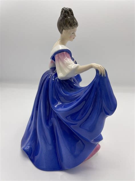 Royal Doulton Sara Hn3308 Figurine By Peggy Davis New Colourway 1990