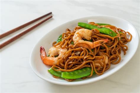 Premium Photo Stir Fried Yakisoba Noodles With Green Peas And Shrimps