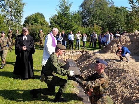 Kriegsgräberfürsorge Vom Heldengedenken zur Versöhnung über Gräbern