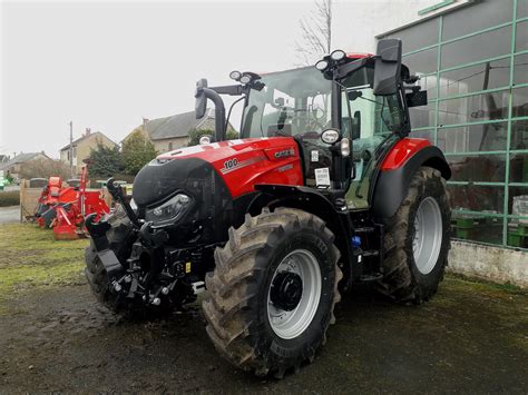 Case iH Vestrum 100 à la concession Ets Faucher de Mérinchal dans la