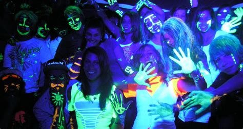 Over To You How Do I Set Up The Room For A Uv Party Digital Dj Tips