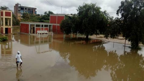 Evacuan Aguas Pluviales De Diez Colegios De La Región Lambayeque Rpp