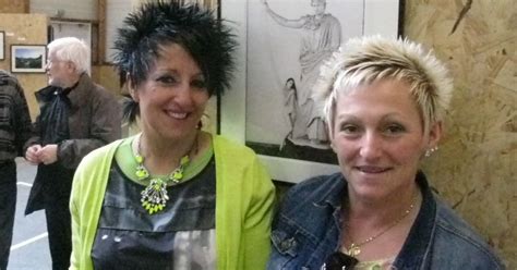 La photo du jour Les deux sœurs la blonde et la brune