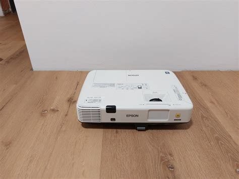 Projektor EPSON EB 1945W