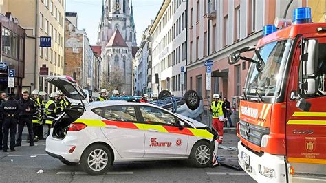 Bahnhofsviertel M Nchen Crash Mit Johanniter Auto Renault Berschl Gt