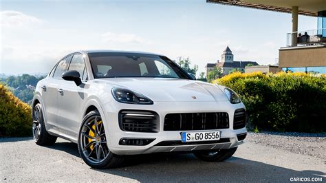 2020 Porsche Cayenne S Coupé (Color: Crayon) | Front Three-Quarter