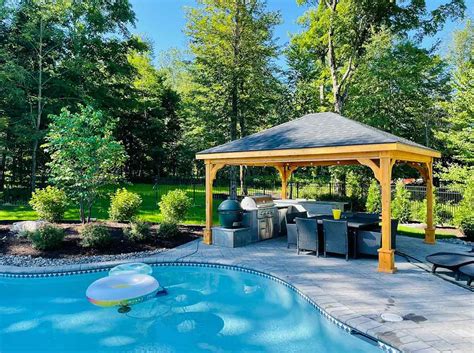 7 Picturesque Outdoor Pool Bar Ideas & Best Design Tips