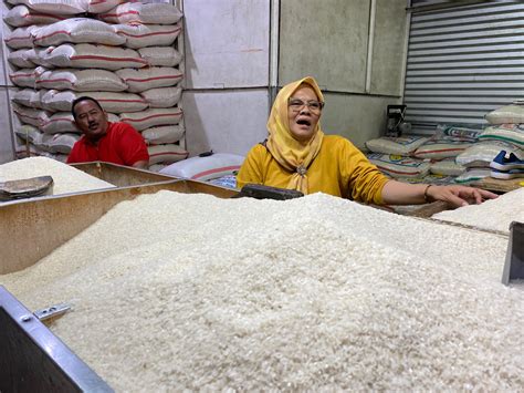 Pedagang Beras Di Cimahi Menjerit Omset Turun Drastis