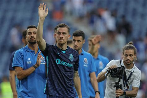 Toni Mart Nez Est De Sa Da Do F C Porto Para Refor Ar O Alav S