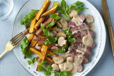 Steak Met Champignonroomsaus Sla En Frietjes Recepten Gram