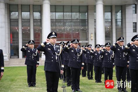 庆祝第三个中国人民警察节：江苏省公安厅隆重举行升警旗仪式 习近平 旗杆 全体