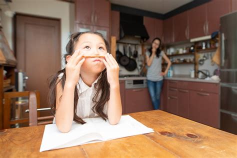 子どもが夏休みの宿題をやらない時の『親のng行為』5選 シュフーズ