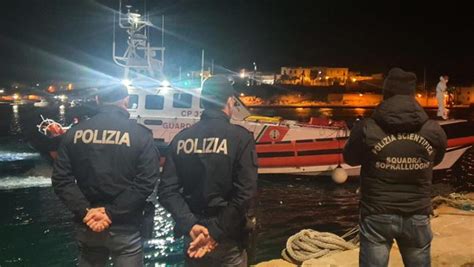 Migranti Soccorso Un Barcone Al Largo Di Lampedusa Con Superstiti E