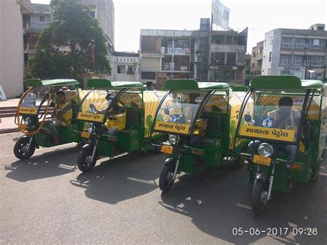 Jingad Jangid Dust Loader Rickshaw Vehicle Capacity Driver At Rs