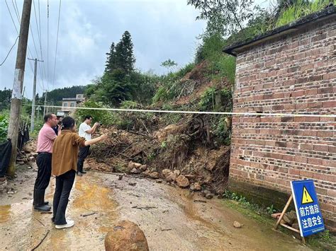 蓝山大桥瑶族乡：全面加强防范应对 全力防汛抗洪救灾 工作 重点 一线