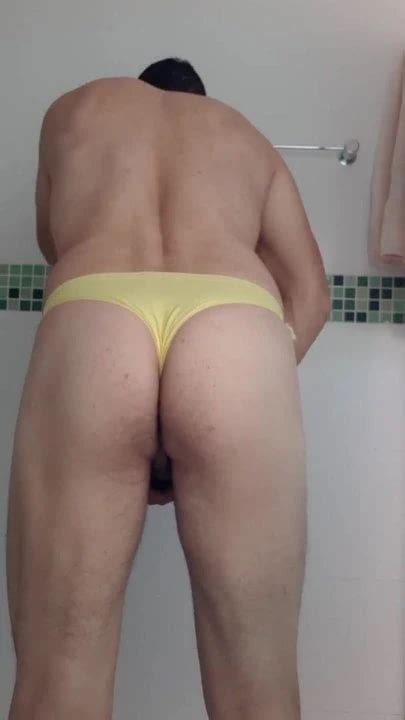 Casado Pintudo De Calcinha Amarela Gay Man Porn Xhamster