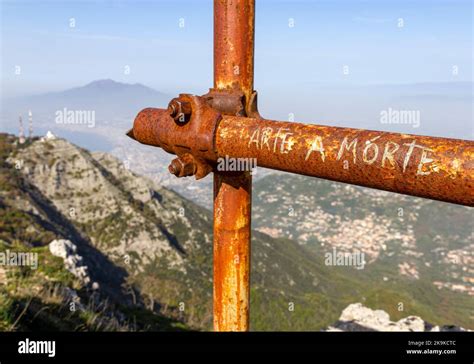 Arte a Morte Art is Death graffiti on Monte San Michele Amalfi Coast Stock Photo - Alamy