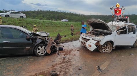 Capotamento seguido de colisão na BR 070 resulta em uma vítima