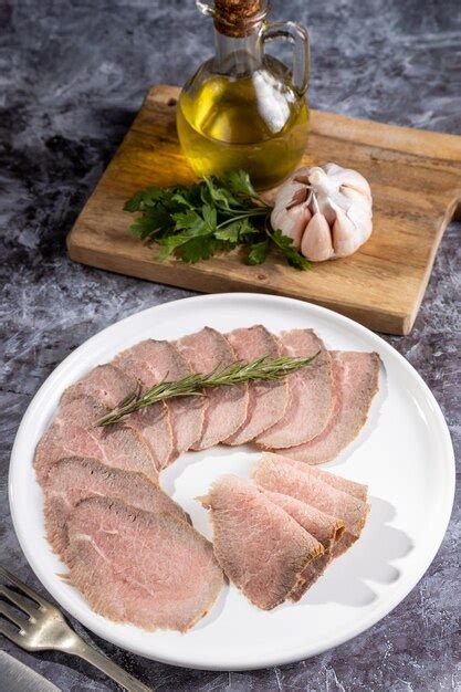 Premium Photo Sliced Roast Beef On Plate