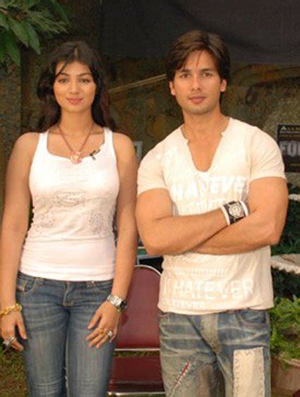 Photos Aisha Takia Hot Wallpapers 2012 Bollywood Hot Actress