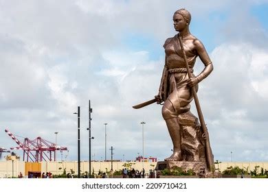 Amazon Monument Statue Cotonou Benin 库存矢量图免版税2223071461 Shutterstock