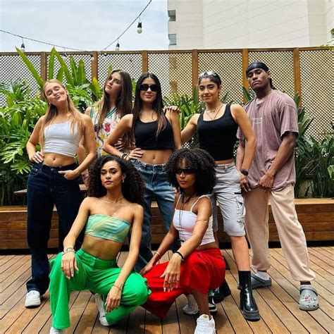 Now United Cantores famosos Amor a música Cantores