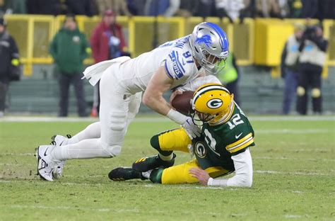 Lions Defensive End Aidan Hutchinson Wins Defense Rookie Of The Month Again