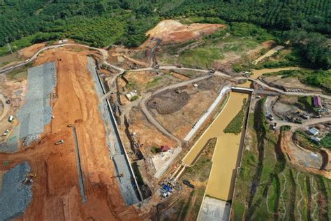 Foto Progres Pembangunan Bendungan Sepaku Semoi Di Penajam Paser Utara