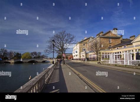 Embankment Bedford, Town Bridge, Swan Hotel Stock Photo - Alamy