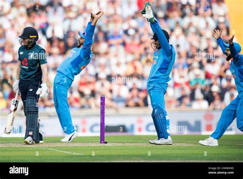 Indias Virat Kohli Suresh Raina Hi Res Stock Photography And Images Alamy