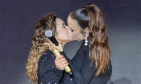 V Deo Daniela Mercury E Ivete Sangalo D O Beij O Em Show Na Apoteose