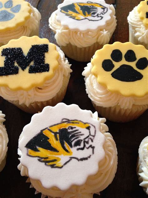 Mizzou Cupcake Toppers Hand Painted On Fondant Mizzou Graduation