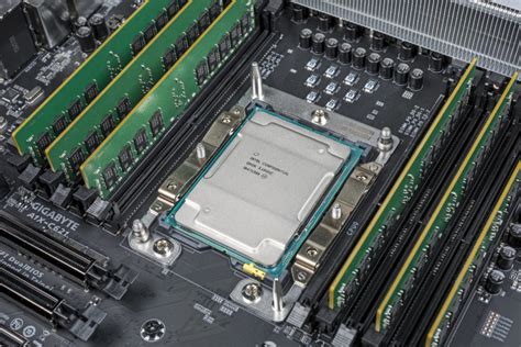 Ufficialmente Presentata La CPU Intel Xeon W 3175X A 28 Core HW Legend