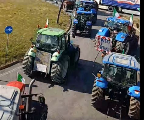 Trattori Salta L Incontro In Prefettura La Protesta Continua Bsnews It