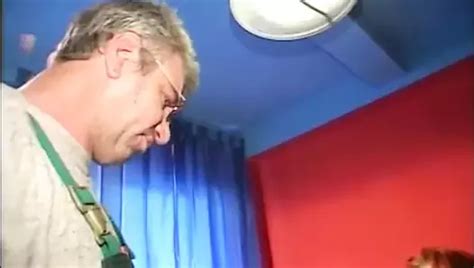 BBW springt wie eine verrückte Schlampe auf den Schwanz ihres Partners um ihre haarige Muschi