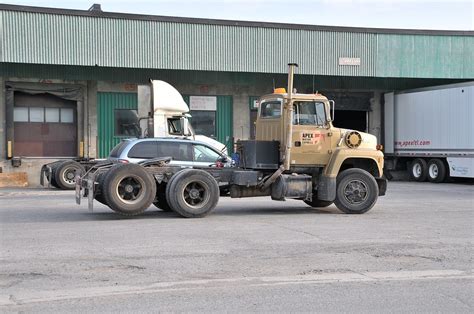 APEX Motor Express Ford Louisville L8000 Day Cab Truck Rea Flickr