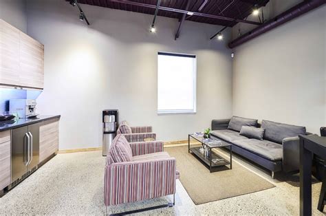 Data Center Lounge Torontos Premium Colocation Datacenter Facility