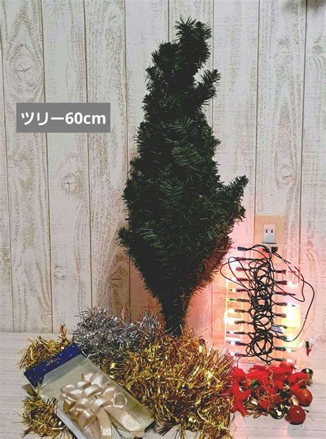 クリスマスツリーとオーナメント 点滅するライトもあるよ メルカリ